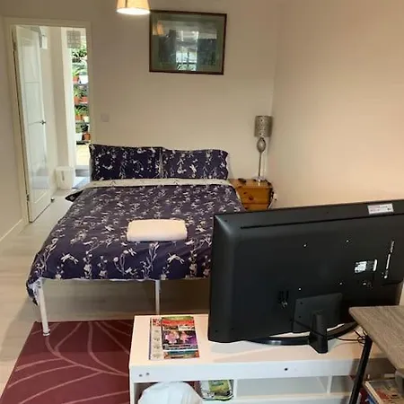 Self Contained For Rent